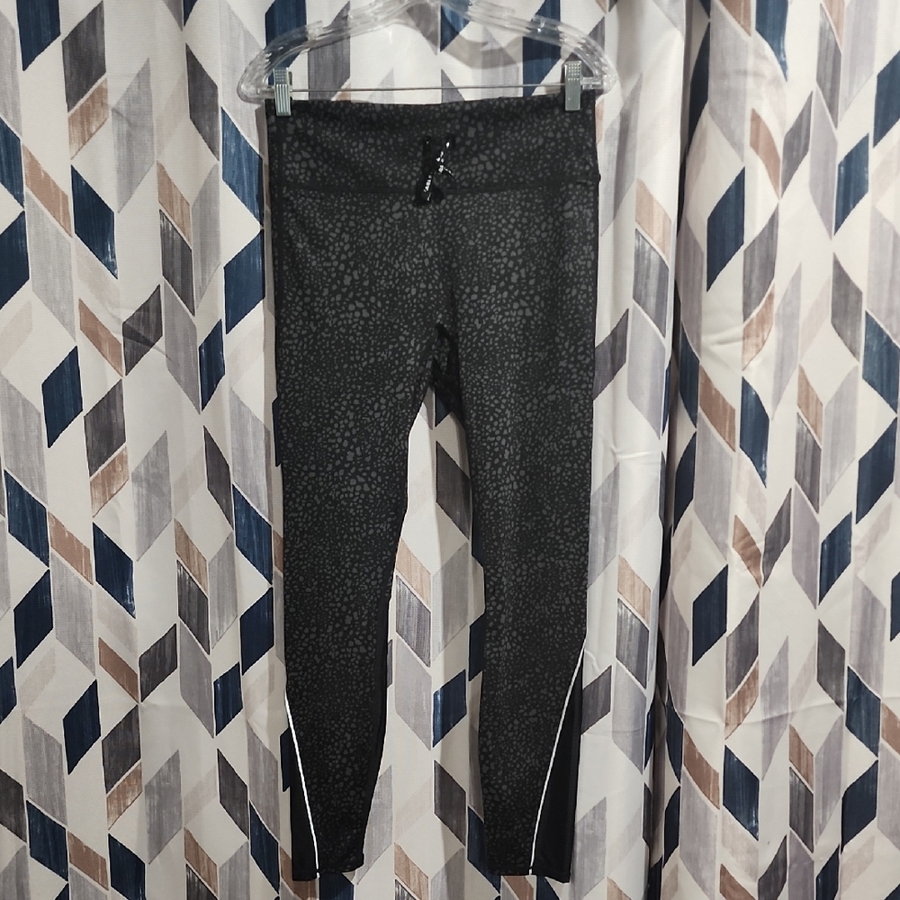 Fabletics Stride 9 High-Waisted Leggings NWT